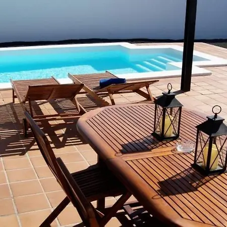 Playa Blanca Sleeps 4 With Air Con And Wifi * Πλάγια Μπλάνκα
